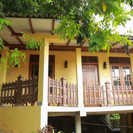 Guruge Guest House Ahangama Esterno foto