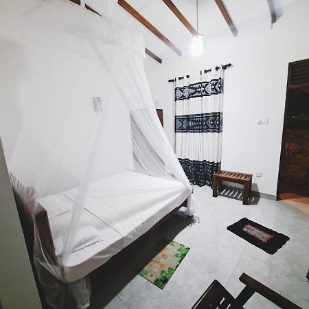 Guruge Guest House Ahangama Esterno foto