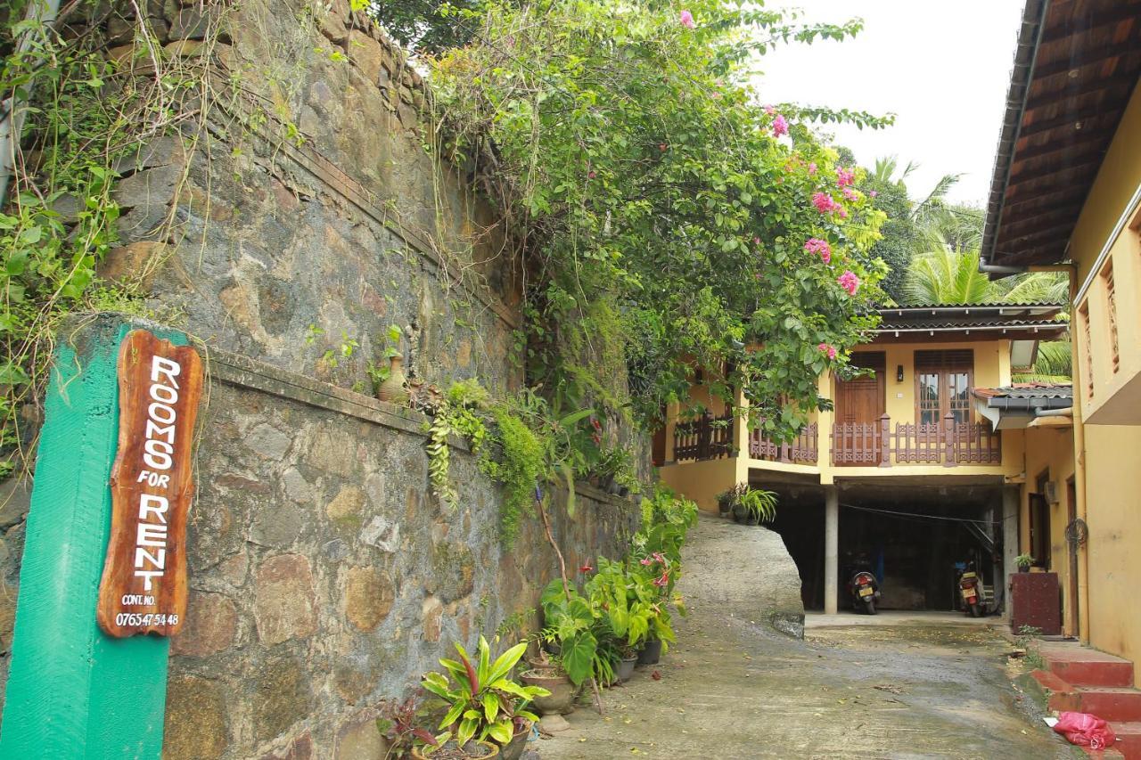 Guruge Guest House Ahangama Esterno foto
