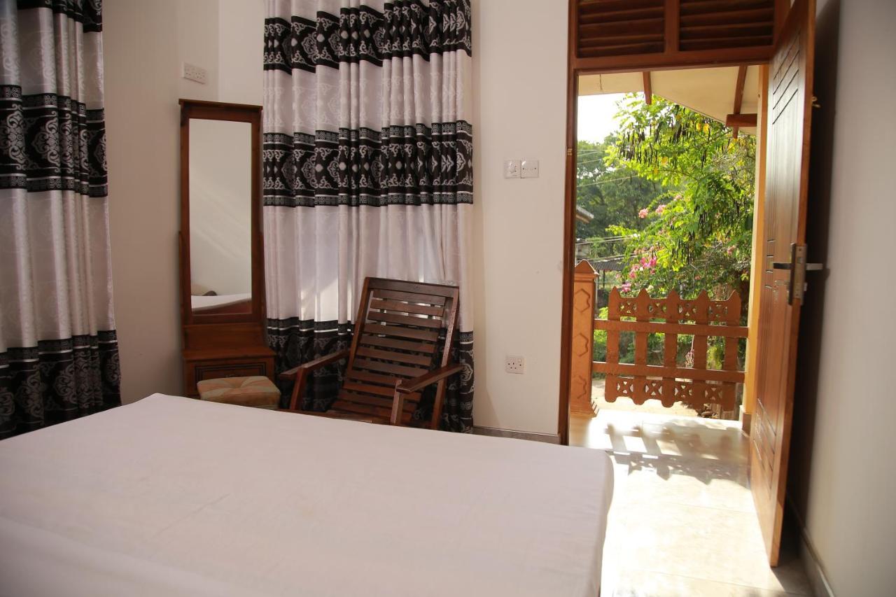 Guruge Guest House Ahangama Esterno foto