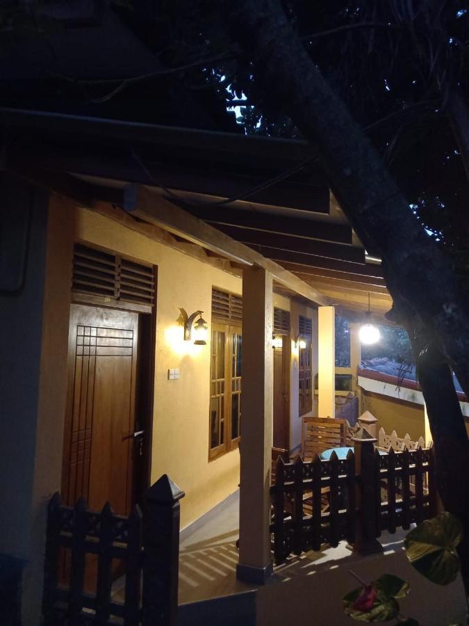 Guruge Guest House Ahangama Esterno foto