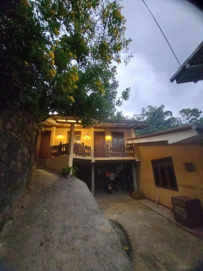 Guruge Guest House Ahangama Esterno foto