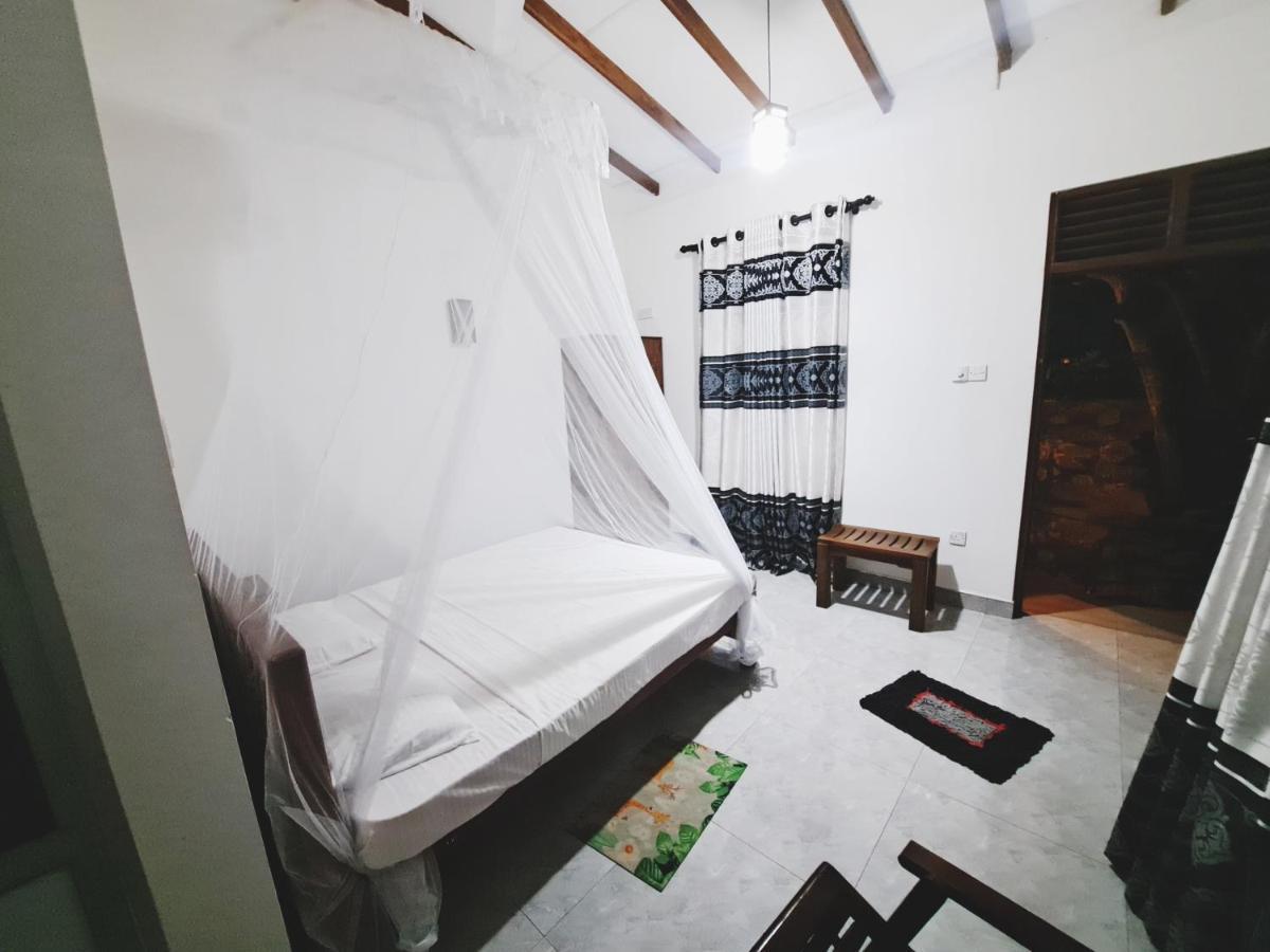 Guruge Guest House Ahangama Esterno foto